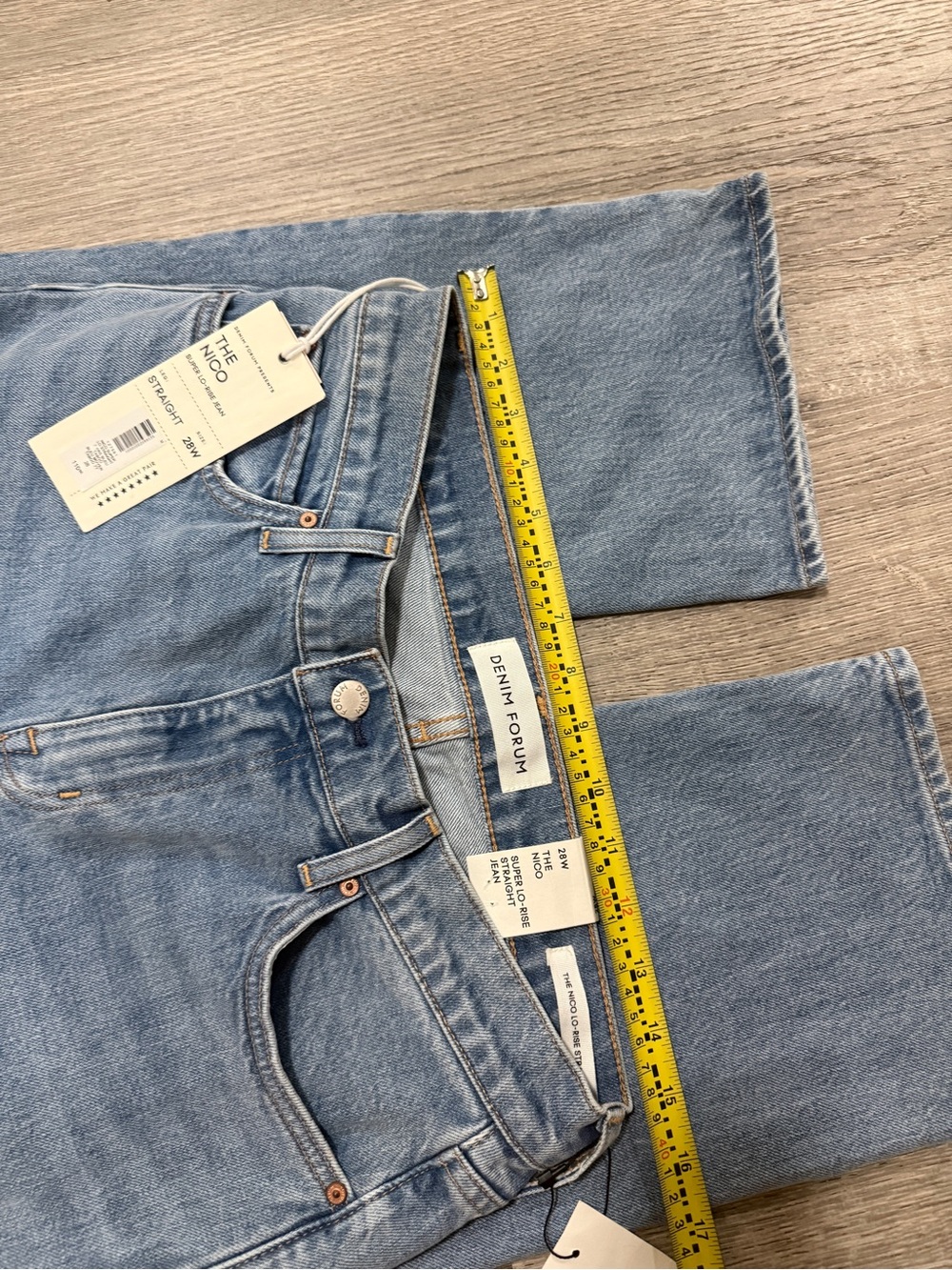 BNWT Aritzia Straight-Leg THE NICO Jeans size 28 - Picture 5 of 7